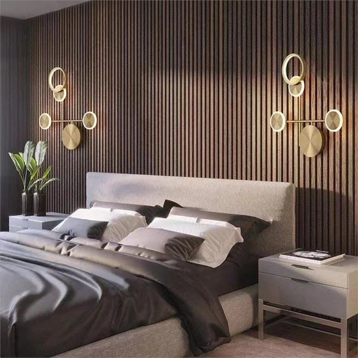دیوارپوش چوبی و تخت خواب سفید و خاکستری - اوحددکو - white and gray bed and wooden wall covering - ohaddeco
