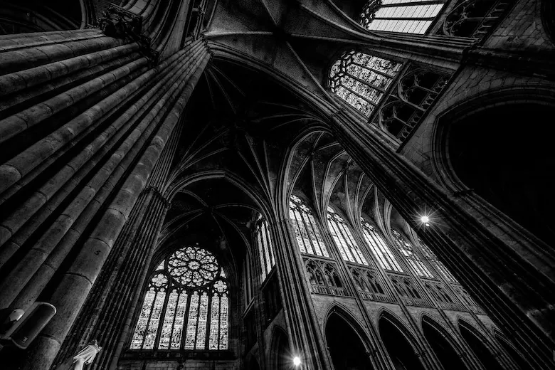 تصویری از معماری گوتیک - a picture of Gothic architecture
