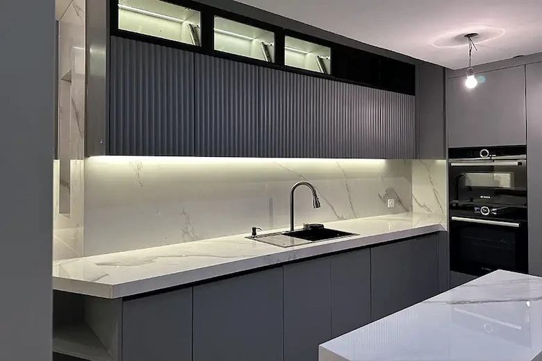 تصویری از کابینت آشپزخانه - a picture of Kitchen cabinet