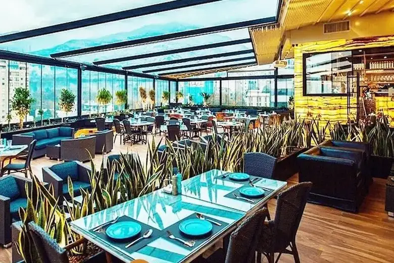 تصویری از طراحی دکوراسیون رستوران - a picture of restaurant decoration design